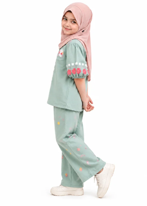 Dusty Pink Al Amira Short Hijab Secondary image